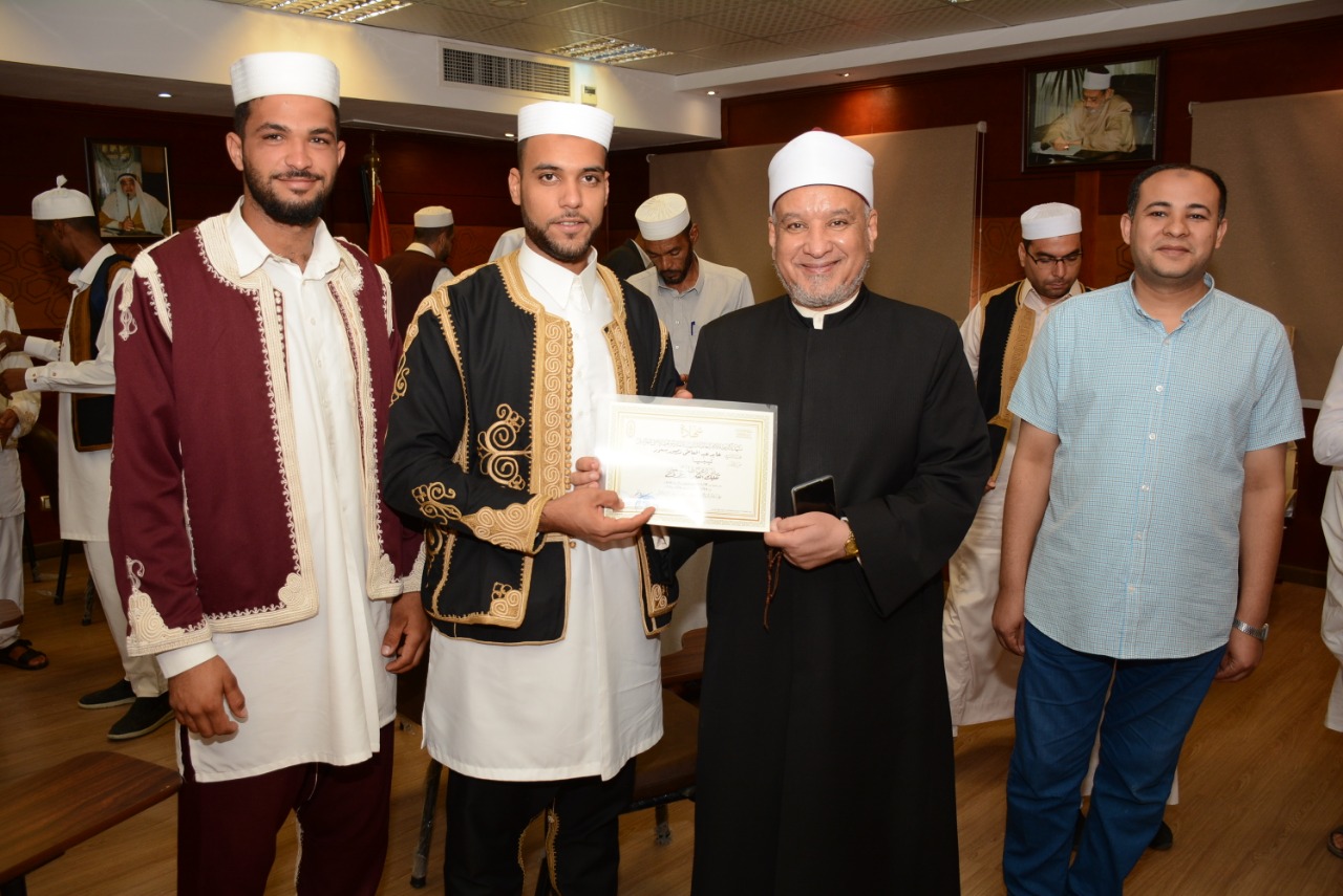 الدكتور حسن الصغير مع المتدربين 