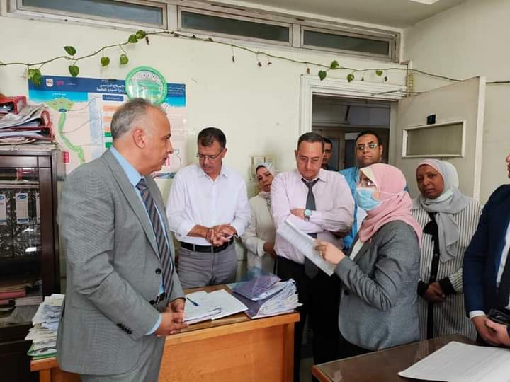 جولة مفاجئة لوزير الري