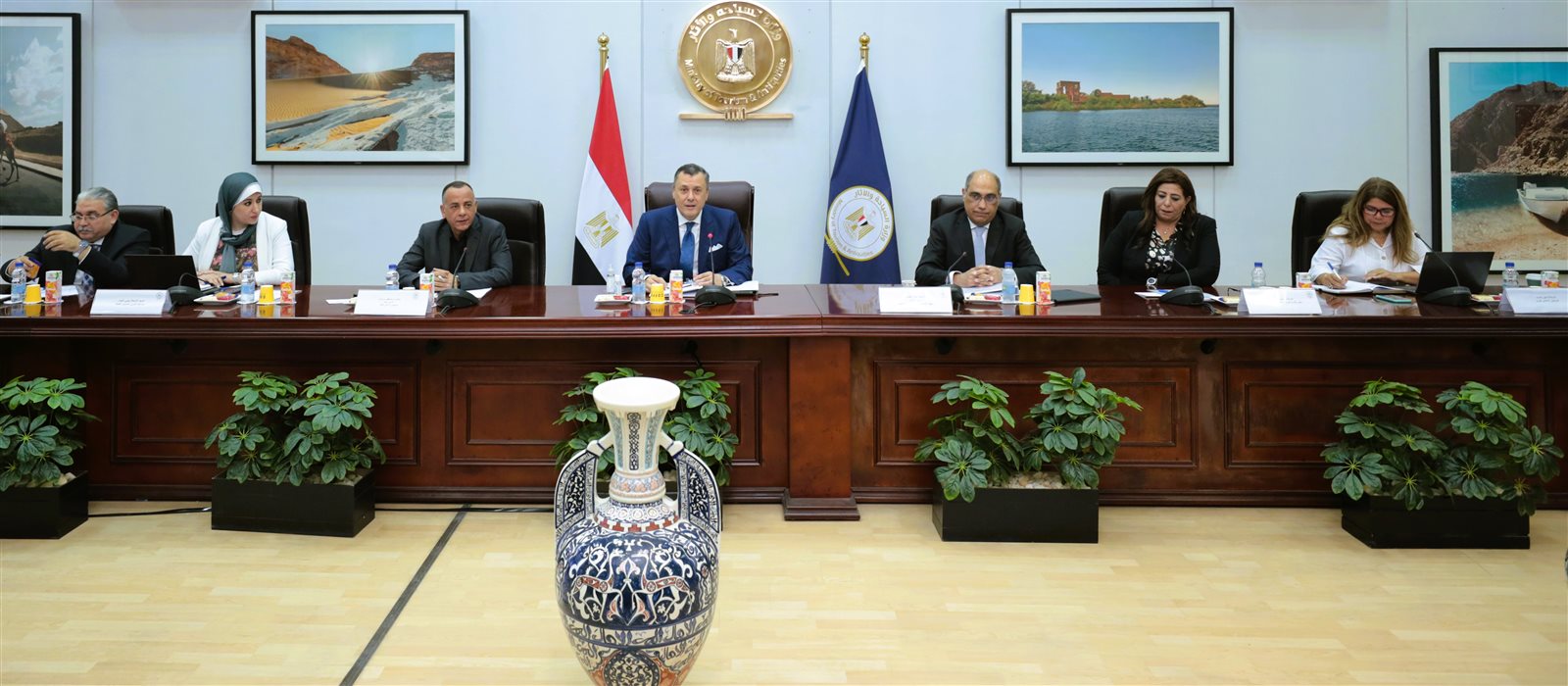 وزير السياحة والآثار 