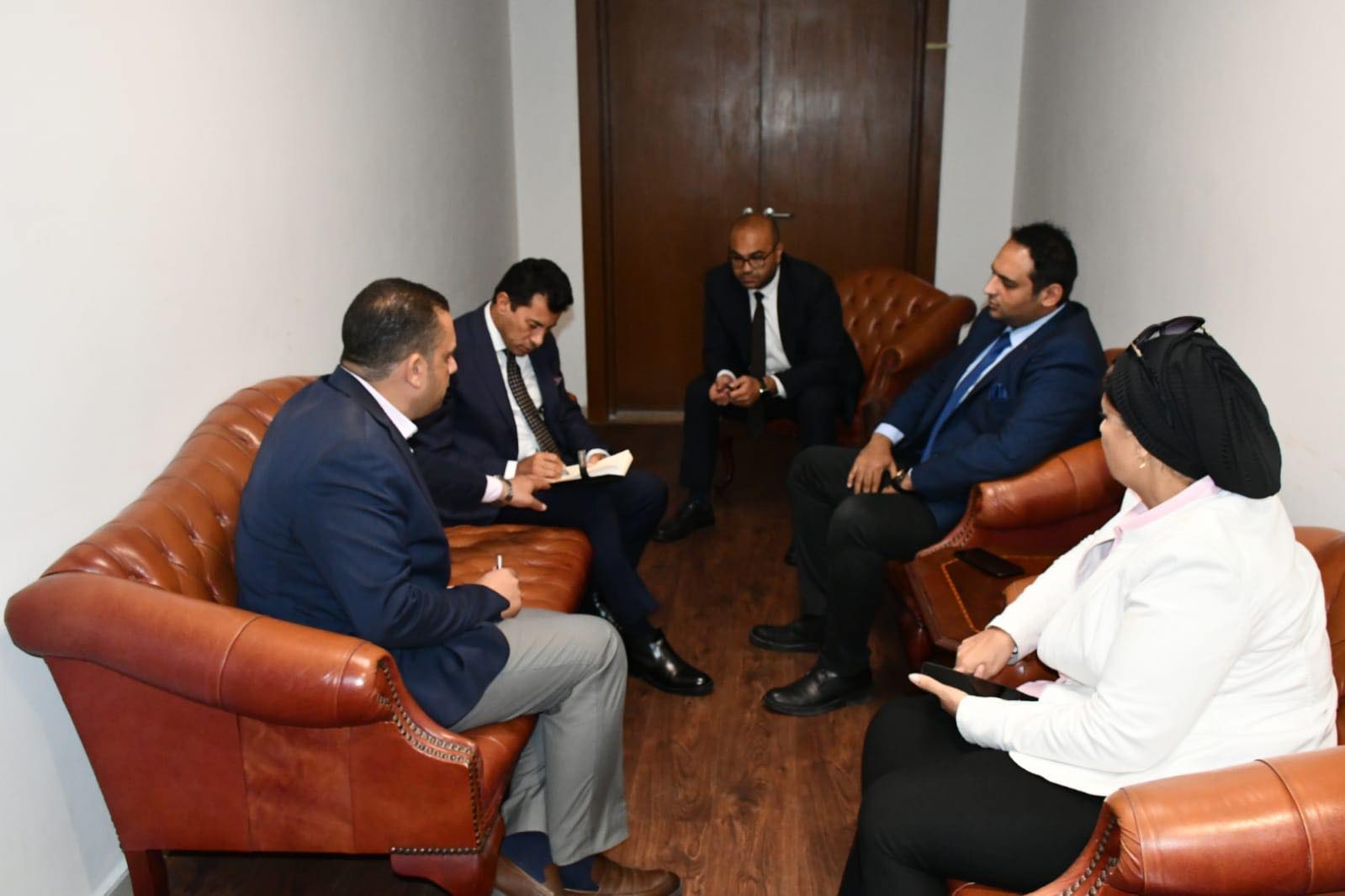 وزير الشباب والرياضة يلتقي رئيس الألعاب الترفيهية