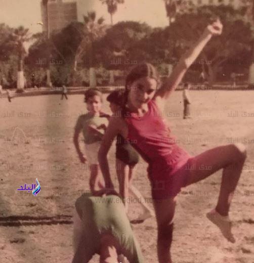 ذكرايات الفنانة نرمين الفقي بالمدرسة