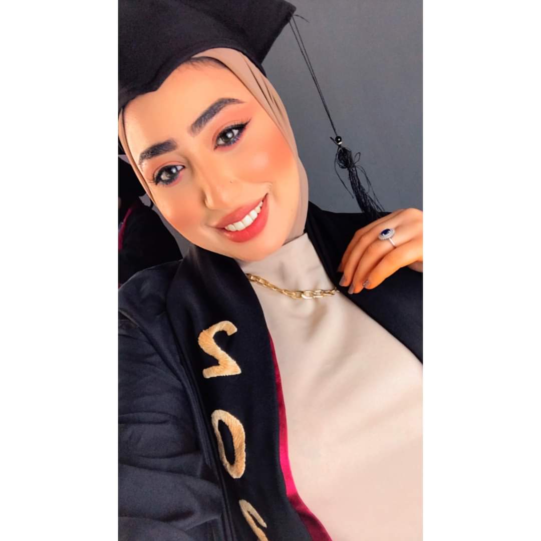 فتاة تتخلص من حياتها يوم حفل تخرجها