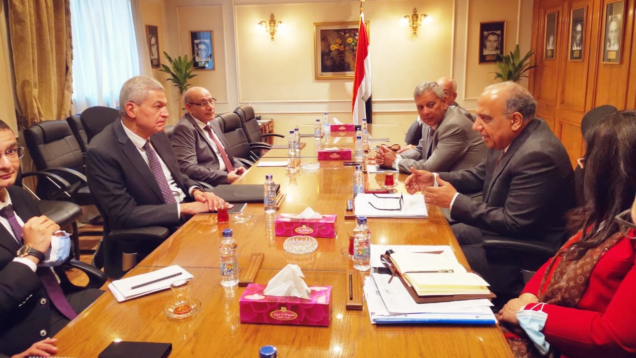 وزير قطاع الاعمال العام  وقيادات الوزارة