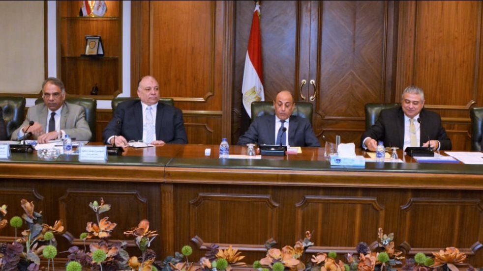 وزير الطيران المدني الفريق محمد عباس حلمي