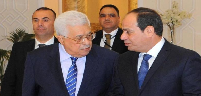 لحظة استقبال الرئيس السيسي للرئيس الفلسطيني