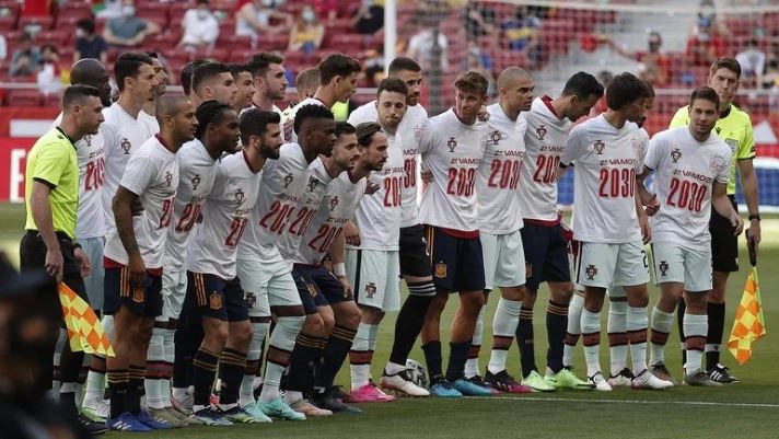 لاعبو إسبانيا والبرتغال يدعمان ملف بلديهما لاستضافة المونديا