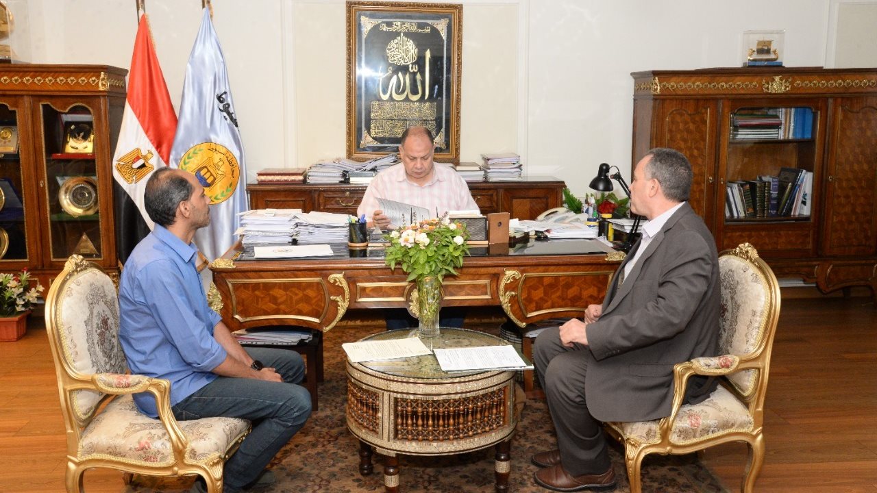محافظ أسيوط يلتقي وكيل وزارة التربية والتعليم بالمحافظة