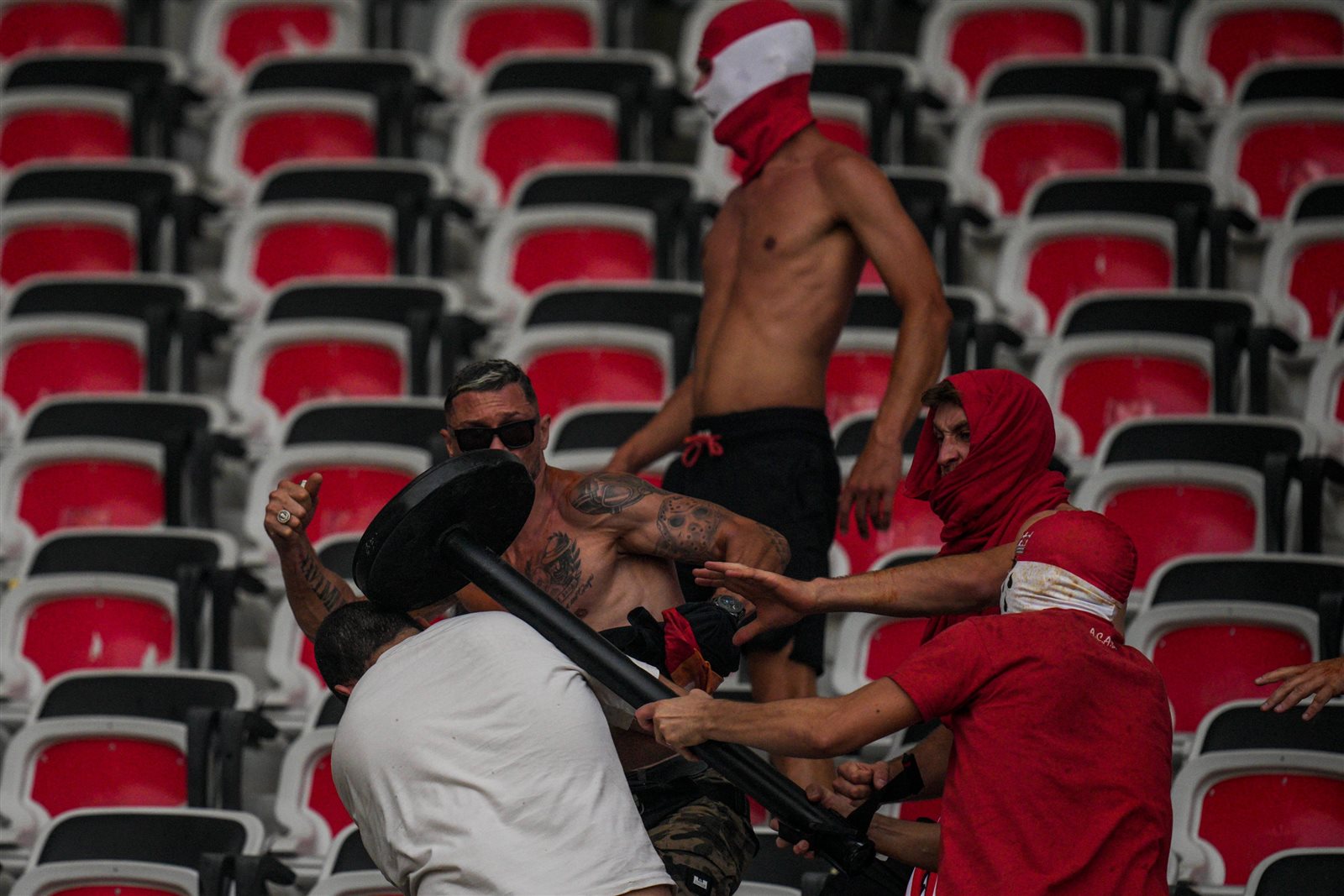 اشتباكات جمهور نيس وكولن