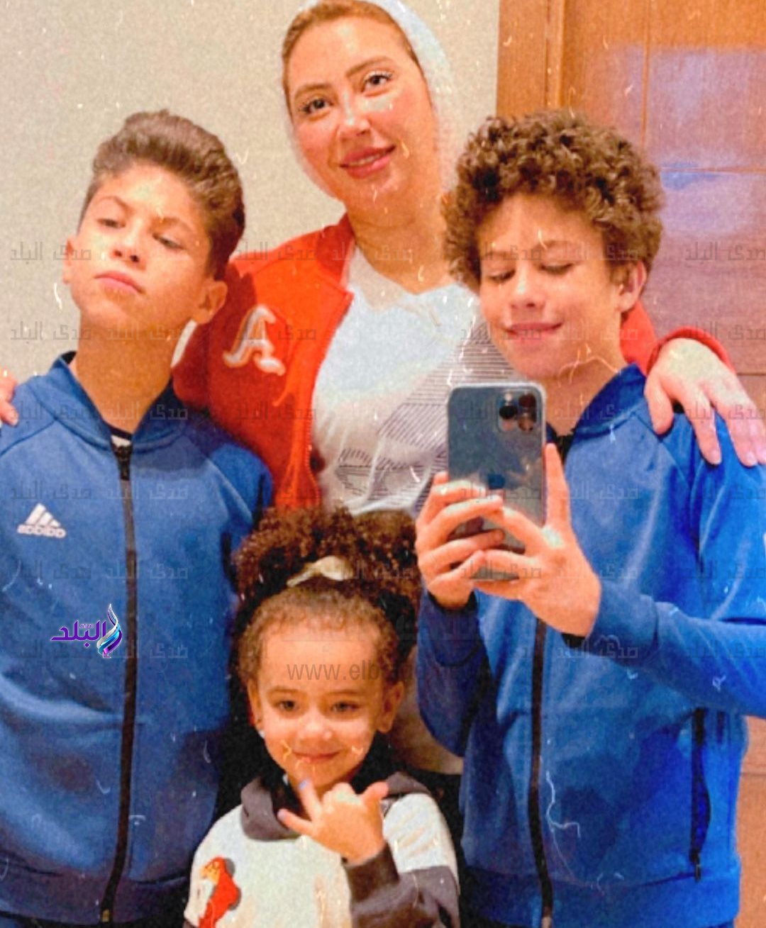 ضرة المطربة بوسي مع أبناءها