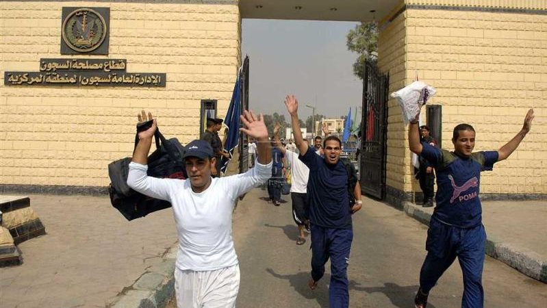 الإفراج عن المحبوسين 