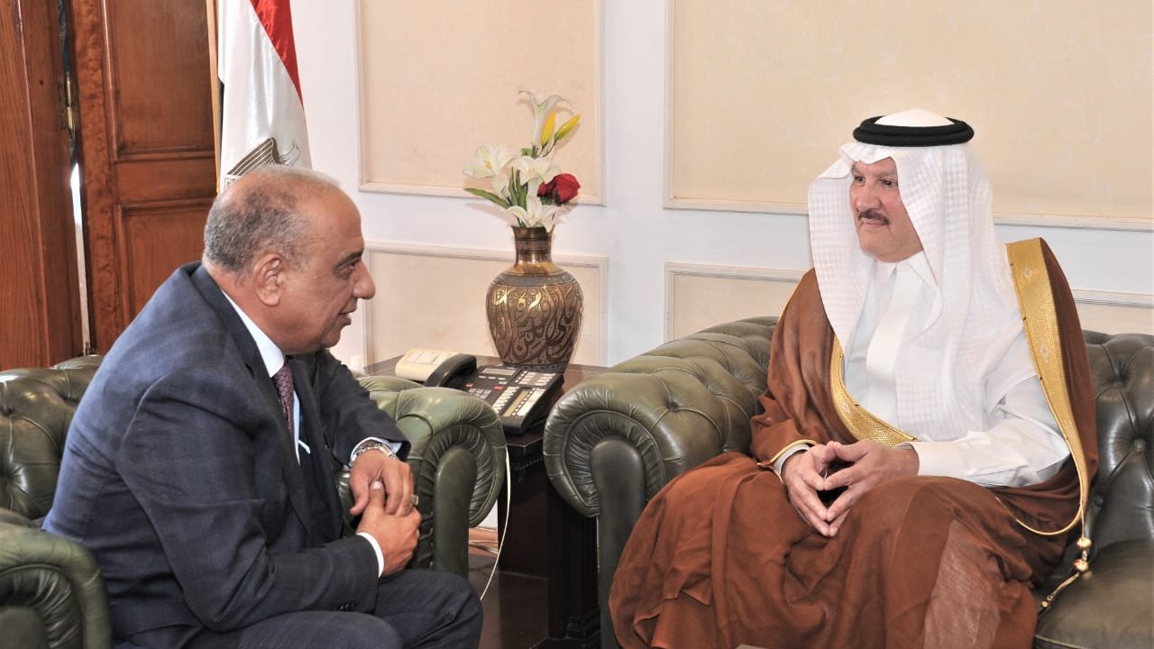 وزير قطاع الأعمال العام خلال اجتماعه مع السفير السعودي 
