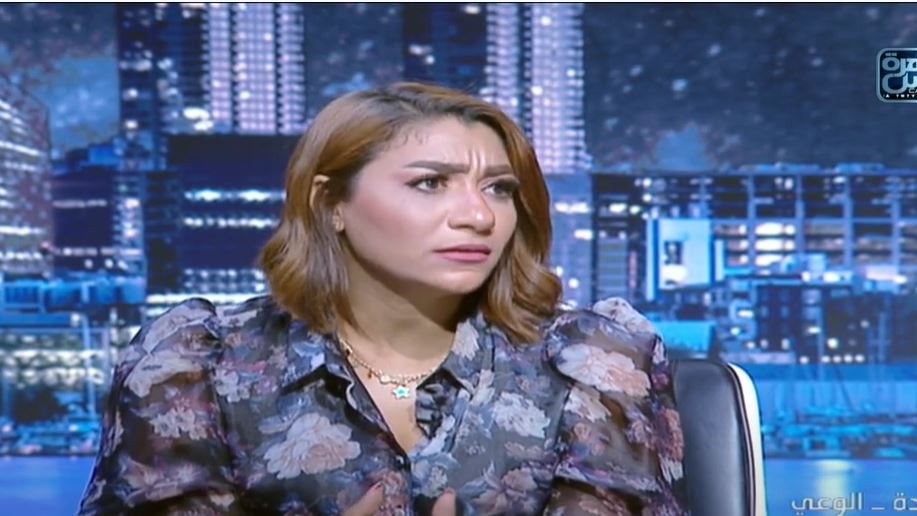  الكاتبة الصحفية دينا عبد العليم