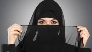 هل حجاب المرأة أسود