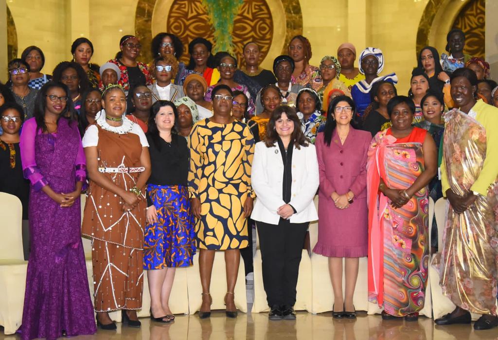 وزيرة الهجرة