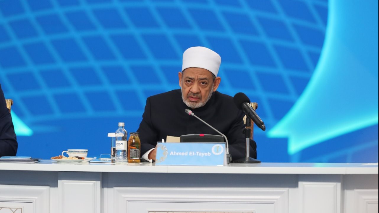 د.الطيب خلال كلمته بالمؤتمر