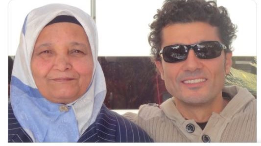 خالد النبوى ووالدته 