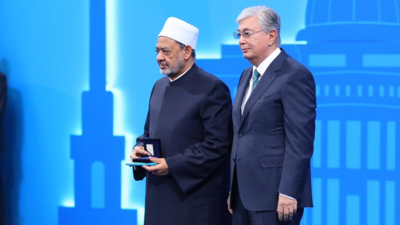 كازاخستان تهدي شيخ الأزهر جائزة أستانا الدولية