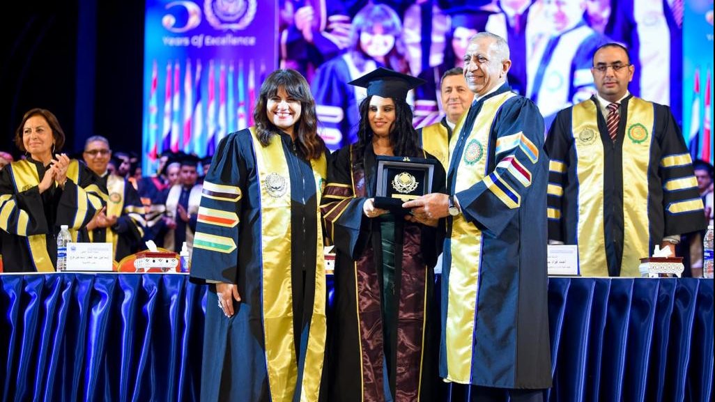 وزيرة الهجرة 