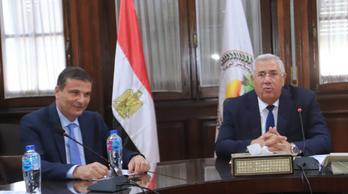 وزير الزراعة ومحافظ البنك المركزي  وزير الزراعة ومحافظ البنك المركزي
