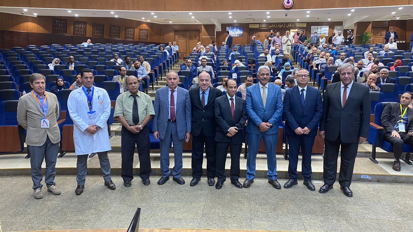 الخبراء الأجانب