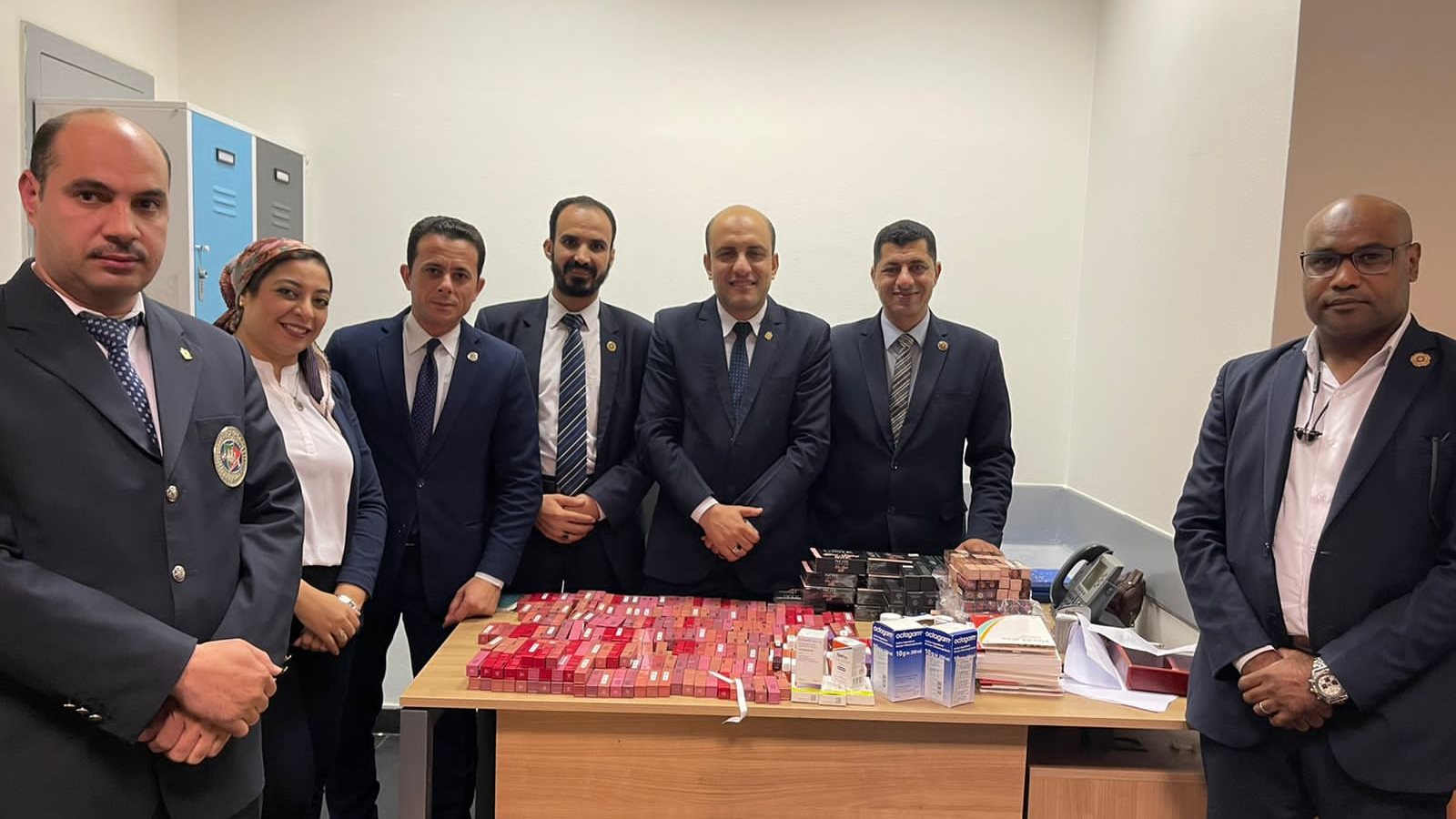 صورة من الضبطية بمطار القاهرة