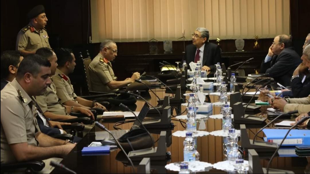 وزير الكهرباء ومدير إدارة الإشارة بالقوات المسلحة وزير الكهرباء ومدير إدارة الإشارة بالقوات المسلحة