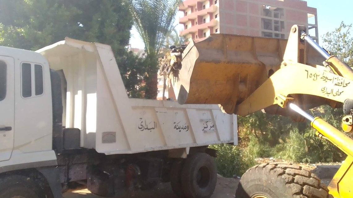حملات نظافة وتجميل بقرى ومراكز أسيوط 