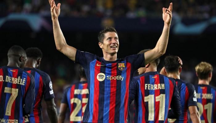 ليفاندوفسكي لاعب فريق برشلونة