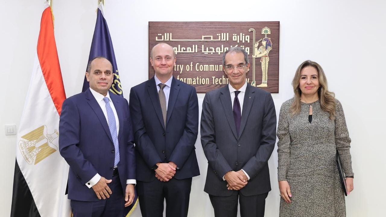 وزير الاتصالات 