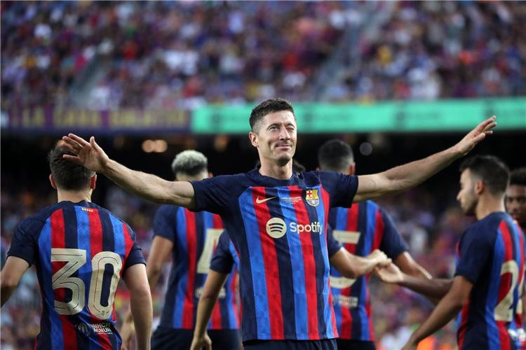 روبرت ليفاندوفسكي لاعب فريق برشلونة