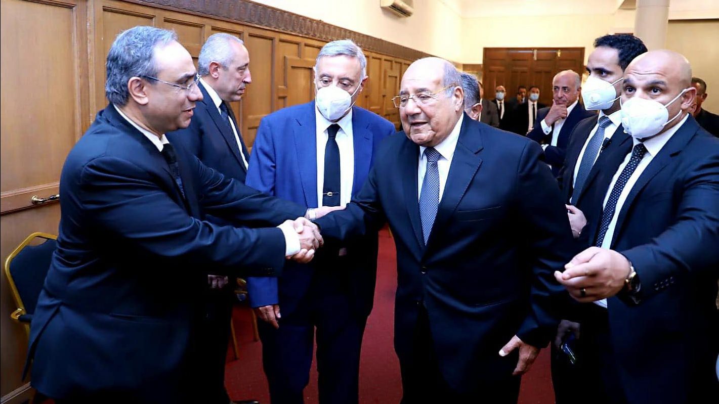 رئيس الشيوخ يقدم واجب العزاء فى والدة رئيس الدستورية العليا