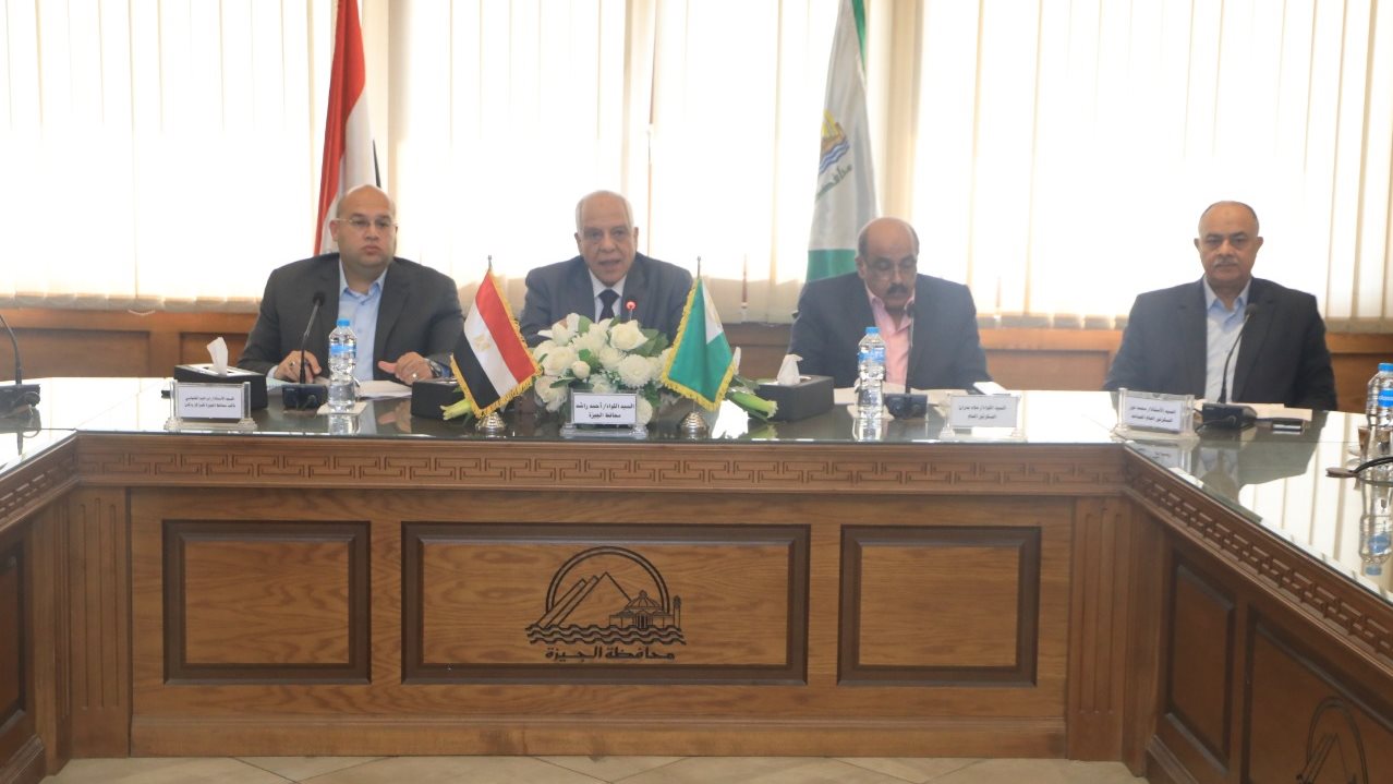 اجتماع محافظ الجيزة 