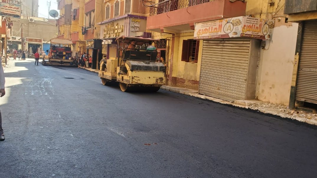 أعمال الرصف والتطوير بحي غرب أسيوط  أعمال الرصف والتطوير بحي غرب أسيوط
