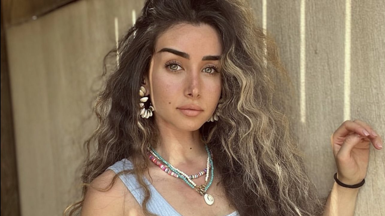 هنا الزاهد 