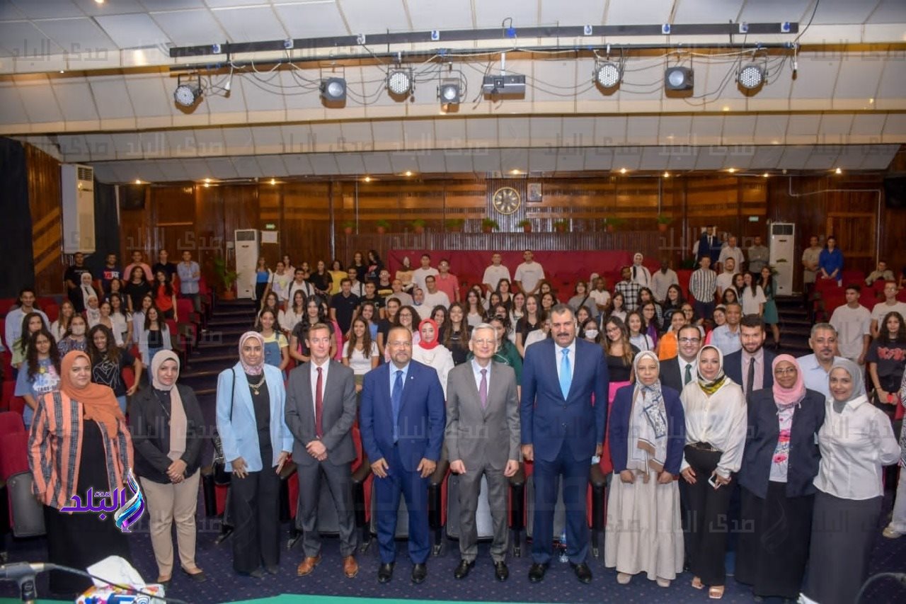 استقبال سفير فرنسا بالقاهرة بمقر معهد قانون الأعمال الدولية