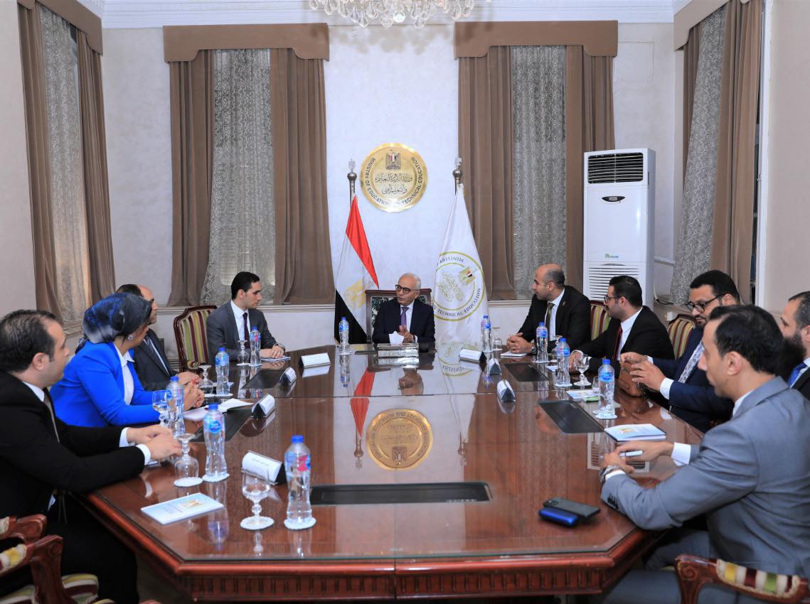 وفد "التنسيقية" يلتقي وزير التربية والتعليم