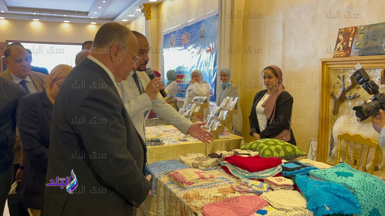 محافظ القاهرة يفتتح معرض الاسر المنتجه