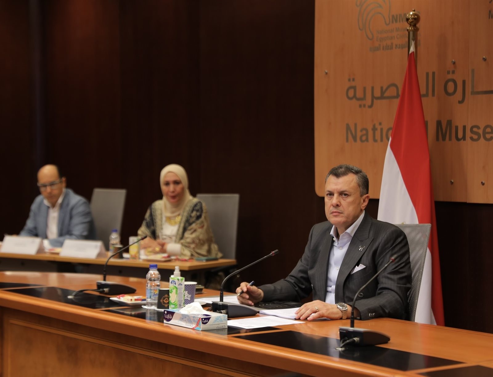 وزير السياحة والآثار 