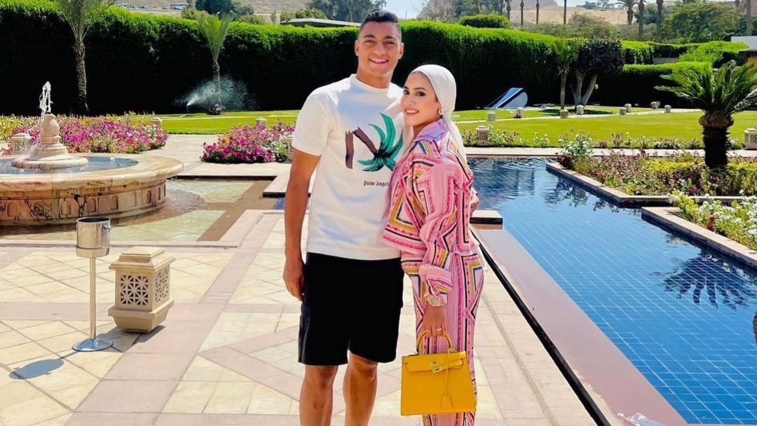 مصطفى محمد وزوجته