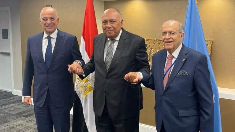 شكري ونظيره القبرصي واليوناني