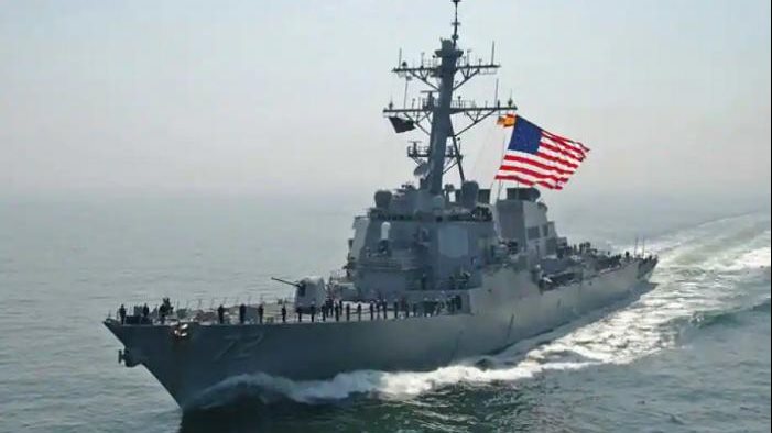 سفينتان حربيتان أمريكية وكندية