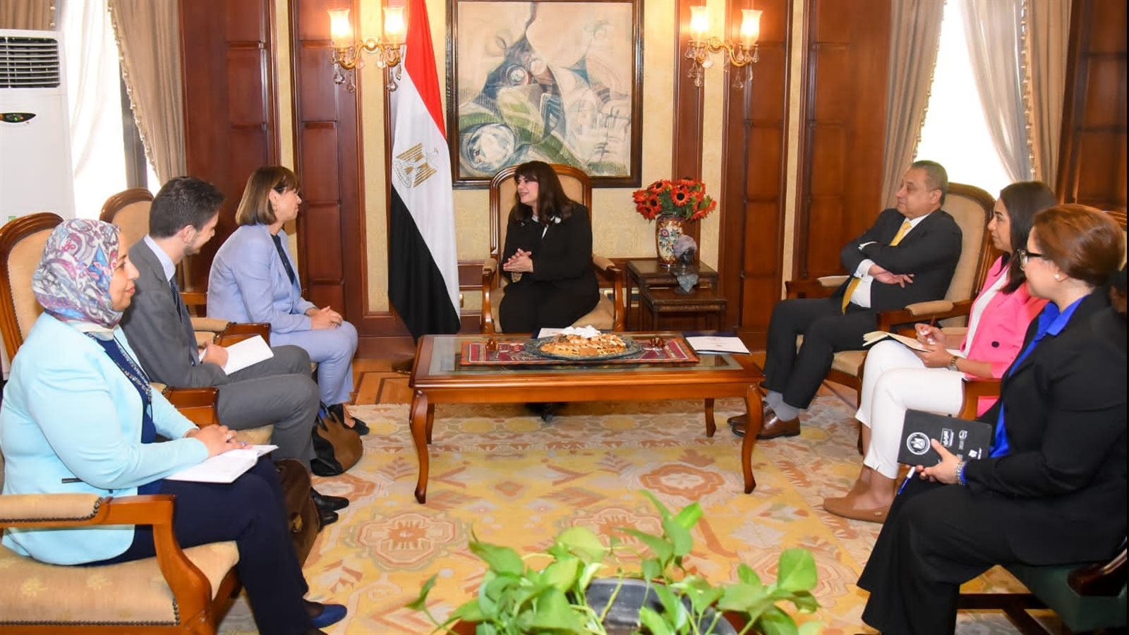 وزيرة الهجرة 