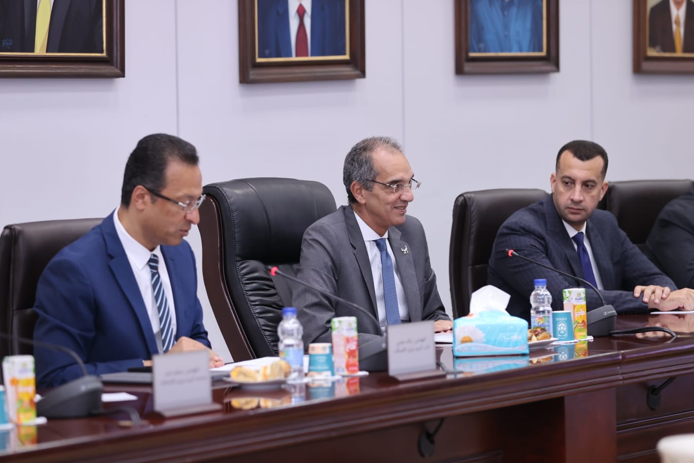 وزيرا السياحة والآثار والاتصالات 