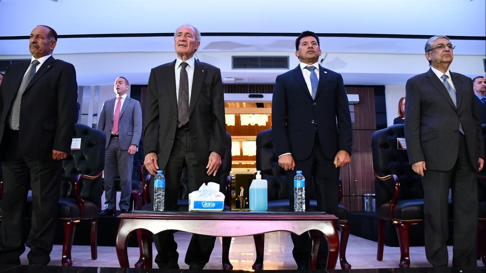 وزيرا الرياضة والكهرباء في افتتاح بطولة العالم للكراسي لليد