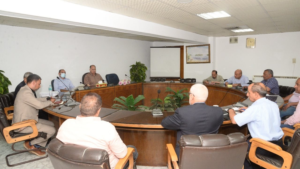 محافظ أسيوط يبحث تلافي ملاحظات مجزر الدواجن 