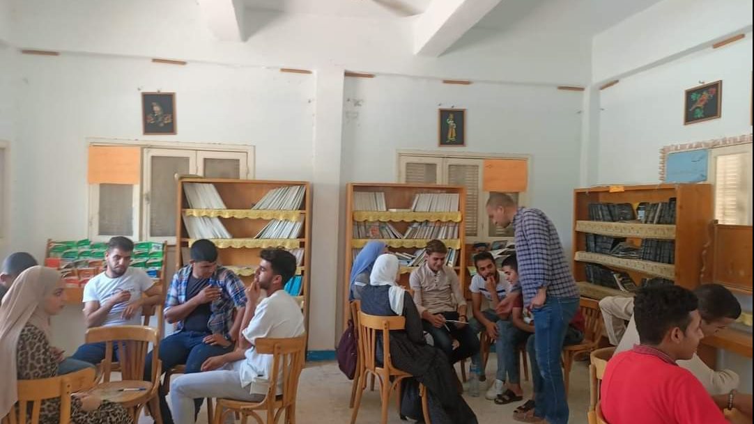 الشباب أثناء المشاركة في مبادرة المستقبل الاخضر