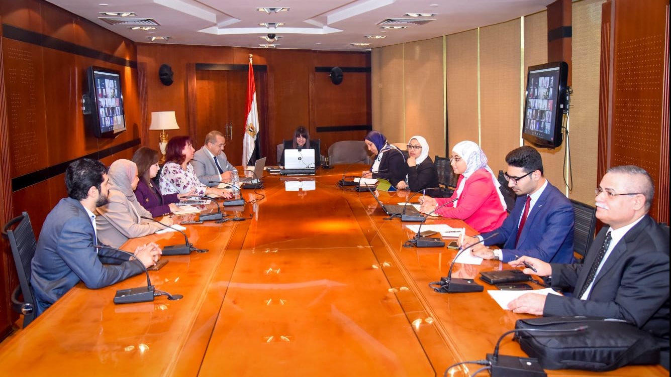 وزيرة الهجرة 