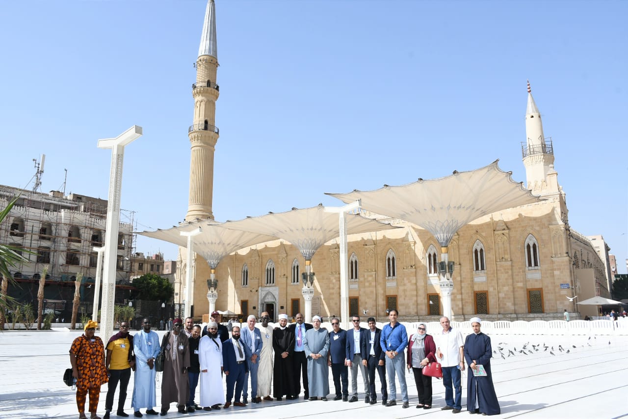 جولة ميدانية بمسجد الإمام الحسين