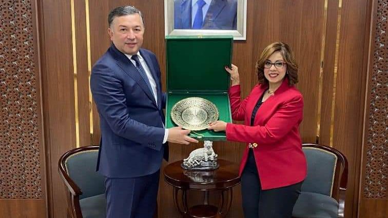 سفيرة مصر في طشقند و وزير الصحة الاوزبكي