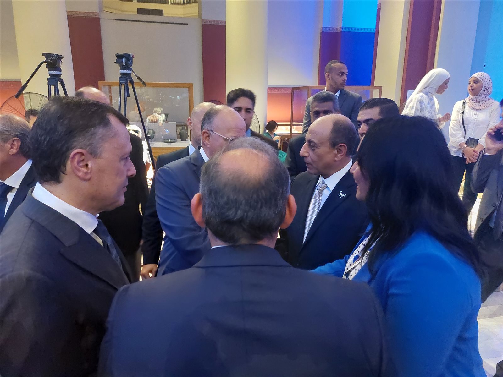 وزير السياحة والآثار 
